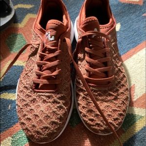 APL TechLoom Phantom Running Shoe